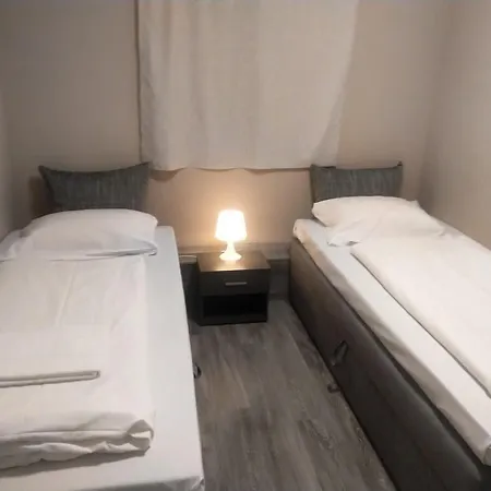 Rosenhof Am Main Hotel 3*