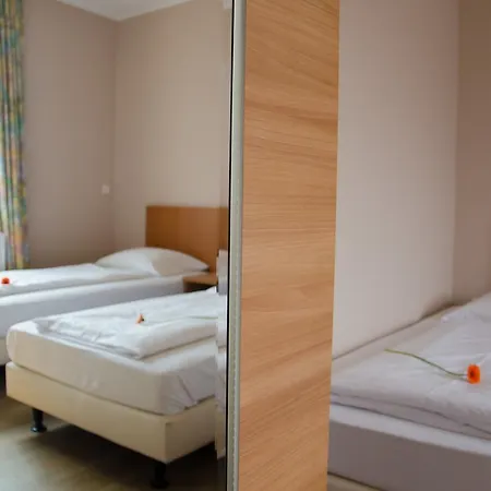 Hotel Rosenhof Am Main 3*